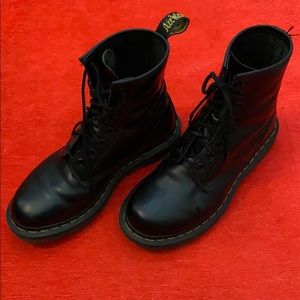 1460 Black Leather Doc Martens
